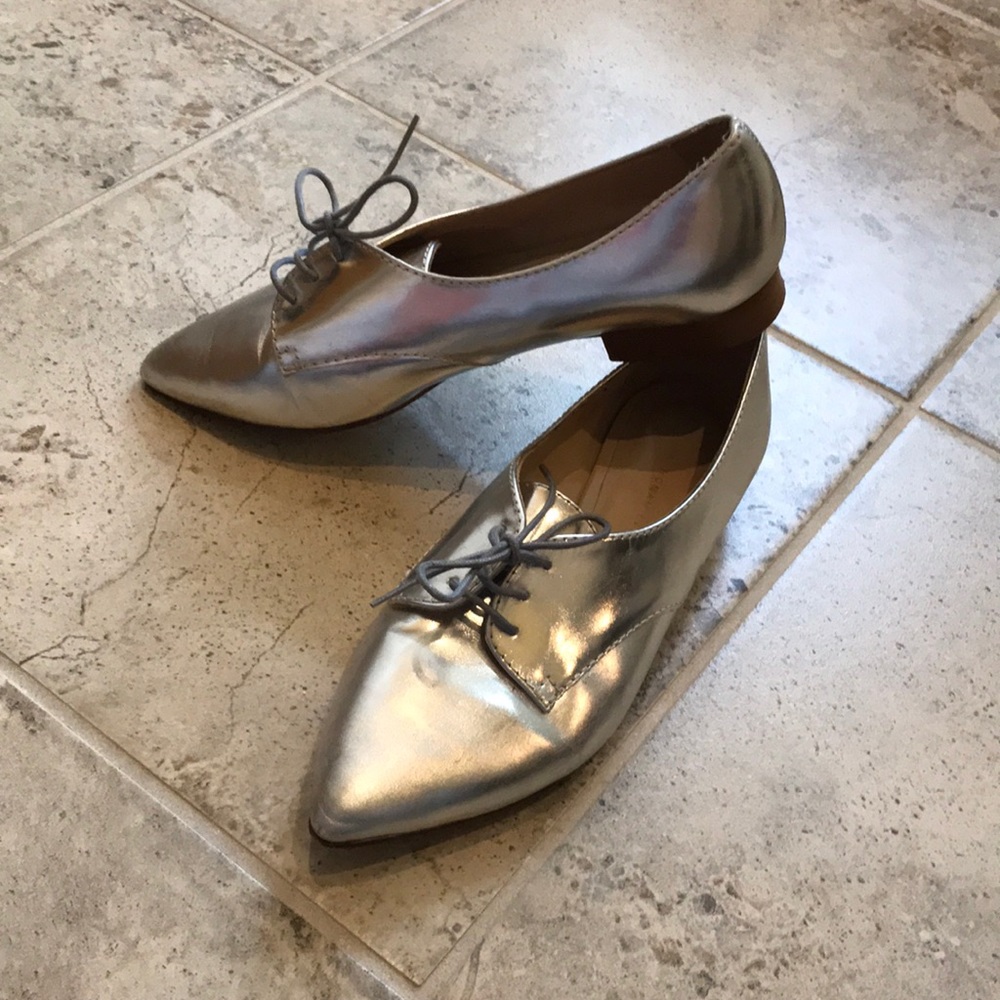 Super cute, silver flat